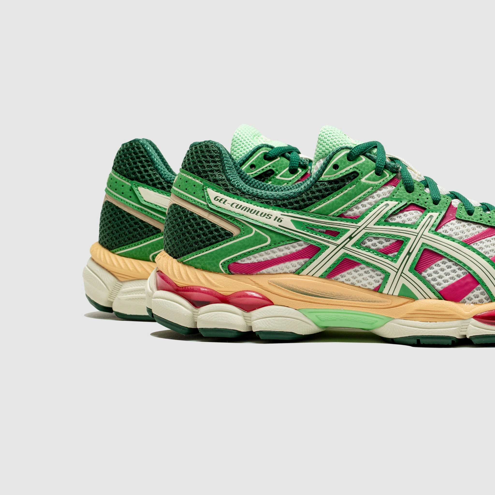 GEL-CUMULUS 16 Recycled Synthetic Fabric Breathable Material