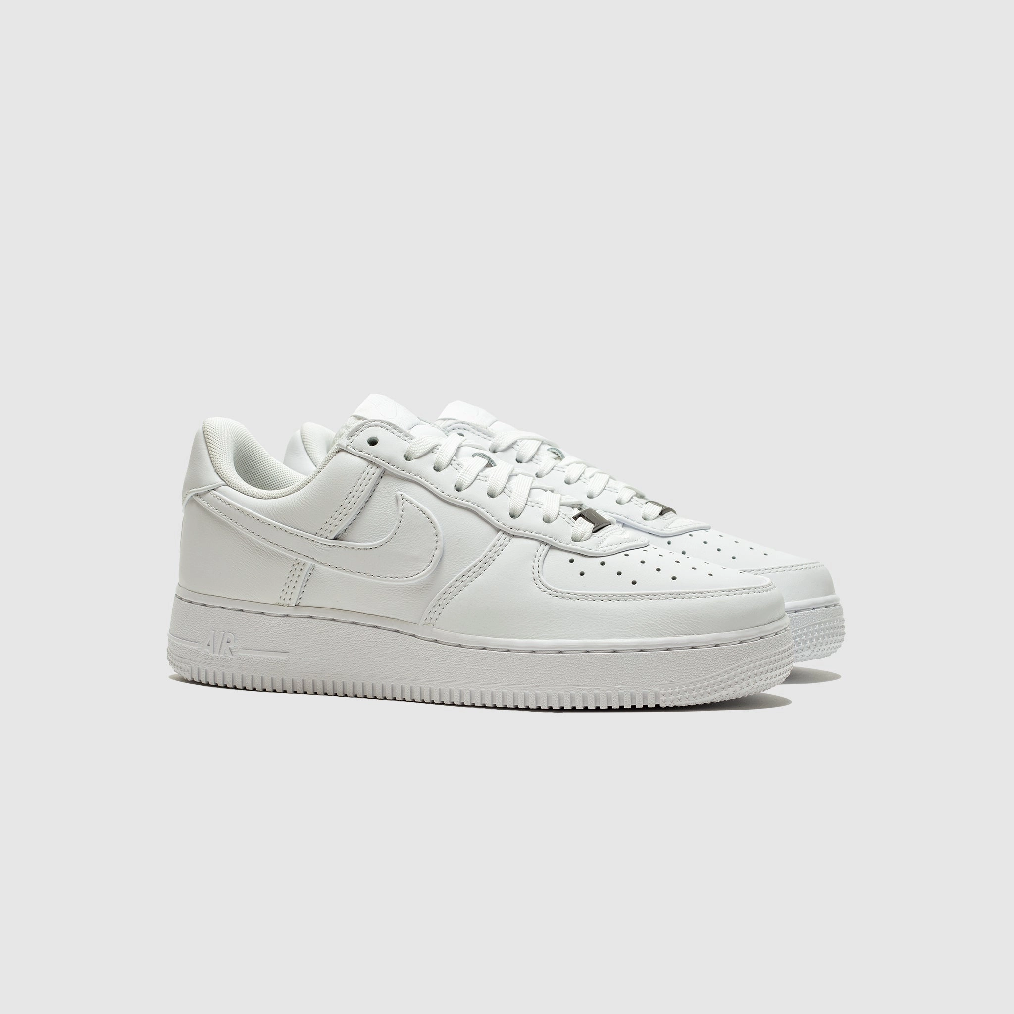 AIR FORCE 1 LOW RETRO PREMIUM "TRIPLE WHITE" Neutral Colors