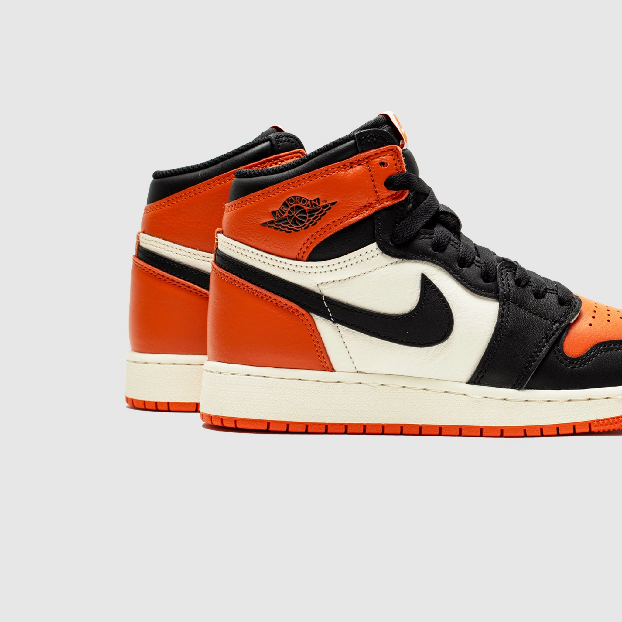 Cushioning Tech Balance Walk AIR JORDAN 1 HIGH OG (GS) "SHATTERED BACKBOARD"