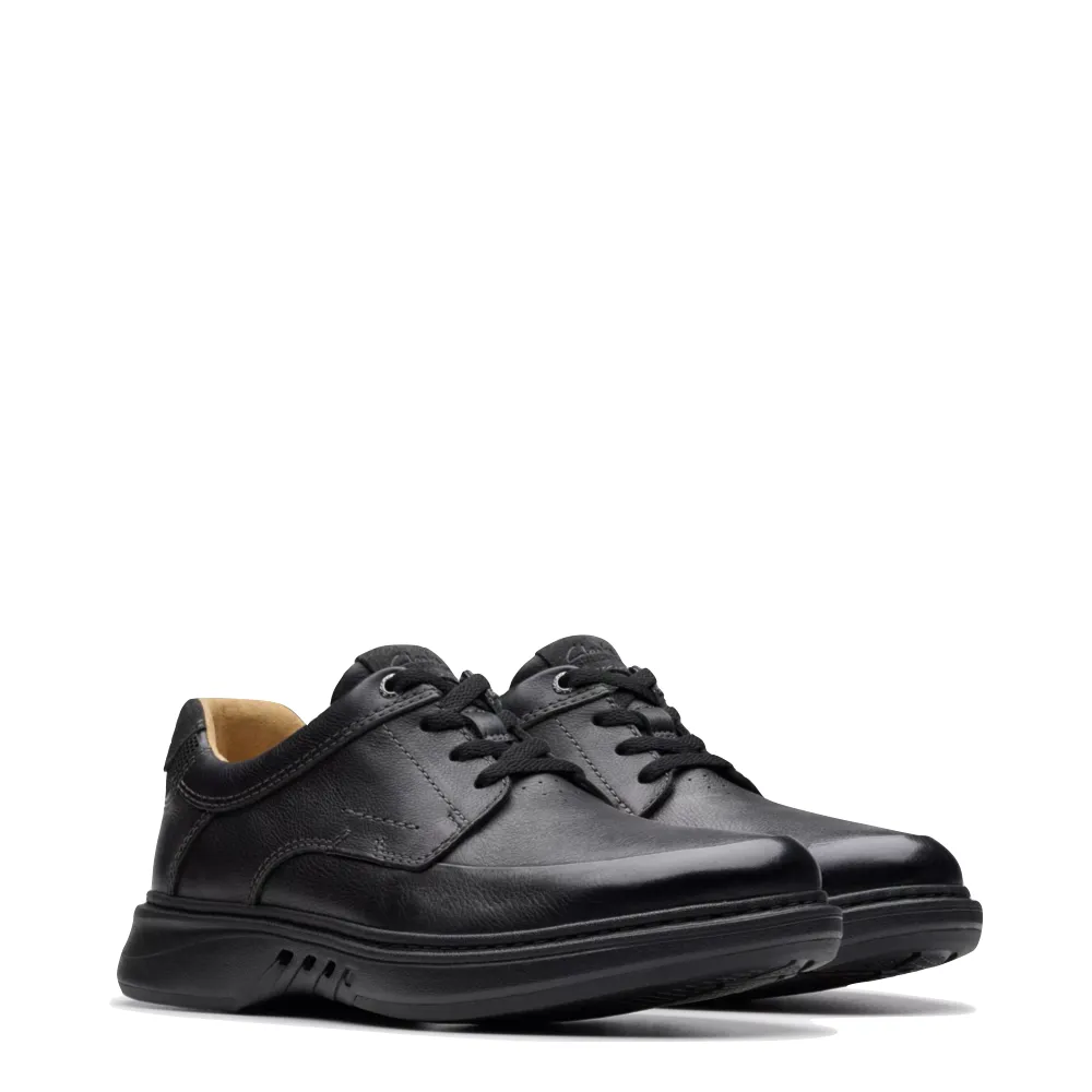 Clarks Men's Un Briley Leather Lace Shoe in Black Lift Help