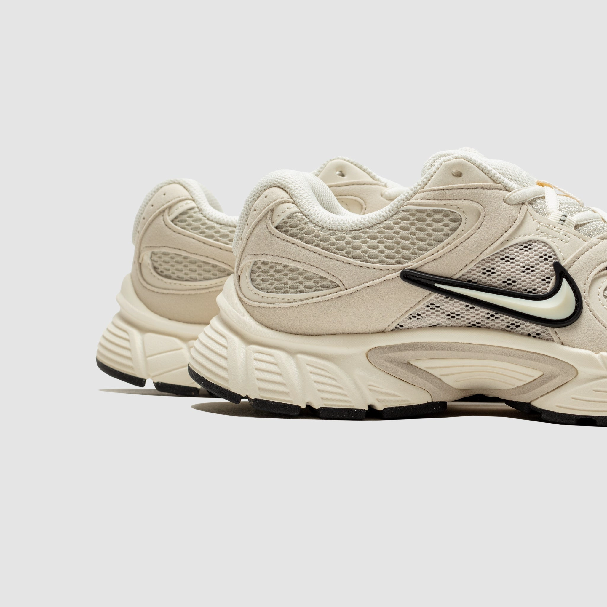 WMNS V5 RNR "LIGHT OREWOOD BROWN" Hyper Breathable Knit