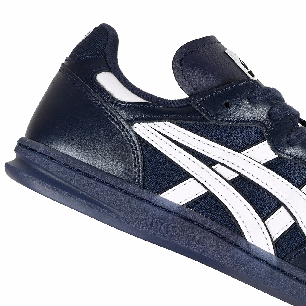 Asics Leggerezza FB Pro Skateboarding Shoe running in a zip line area shoes urban running shoe utilization