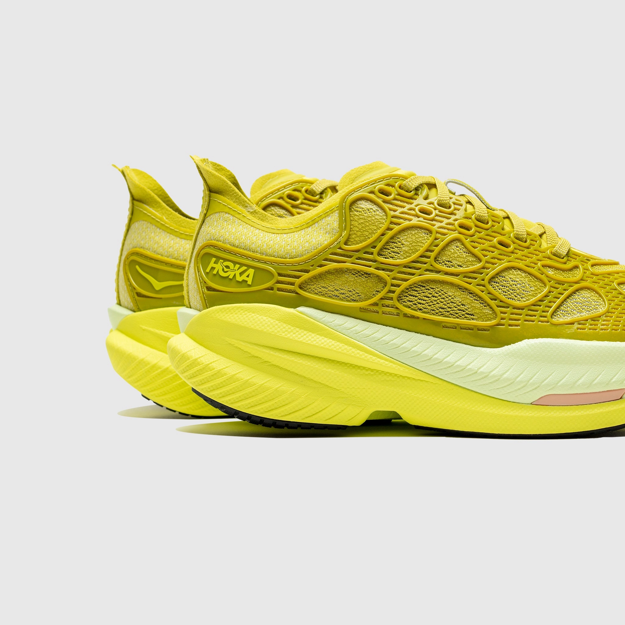 Minimalist Layered Design U MACH X CAGED