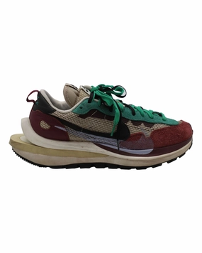 Endurance Running Tempo run Sacai x Nike Vaporwaffle Sneakers in Villain Red Suede
