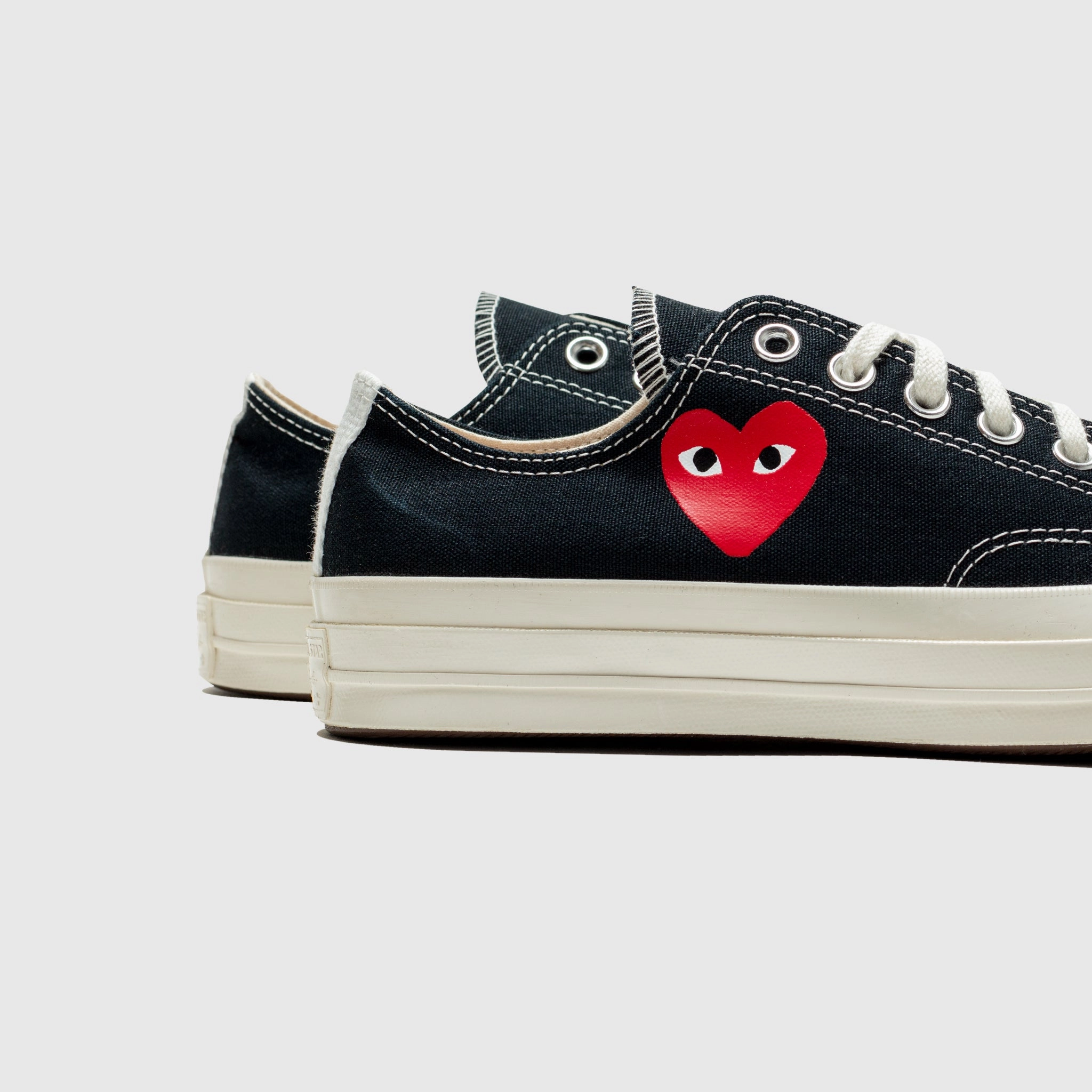 Perfect Fit CHUCK TAYLOR ALL-STAR '70 LOW "BLACK SINGLE HEART"