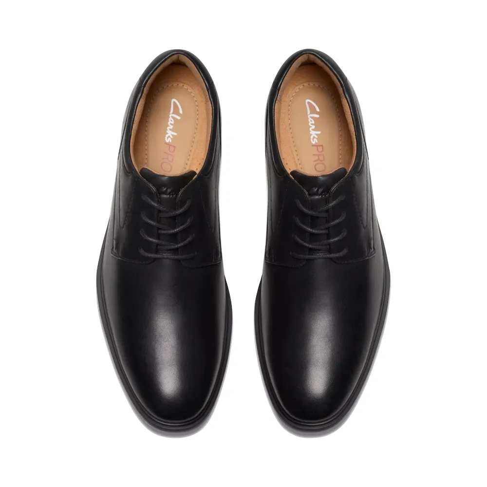 Clarks Men's Eldredge Plain Leather Slip Resistant Lace Shoe in Black Editorial Look