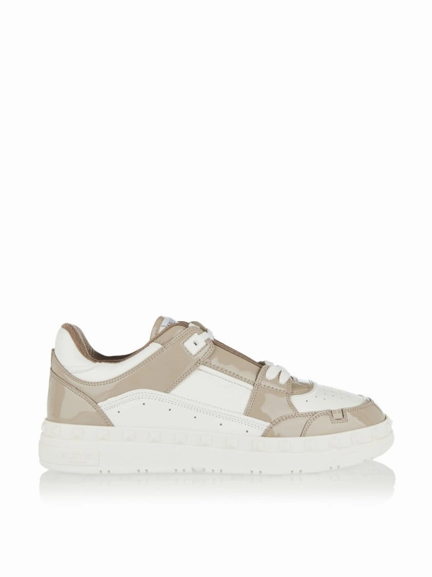 modern running wear Freedots Rockstud Sneakers