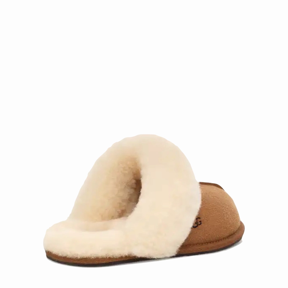 Light Footwear Comfortable Tongue UGG Women's Scuffette II Slipper in Chestnut