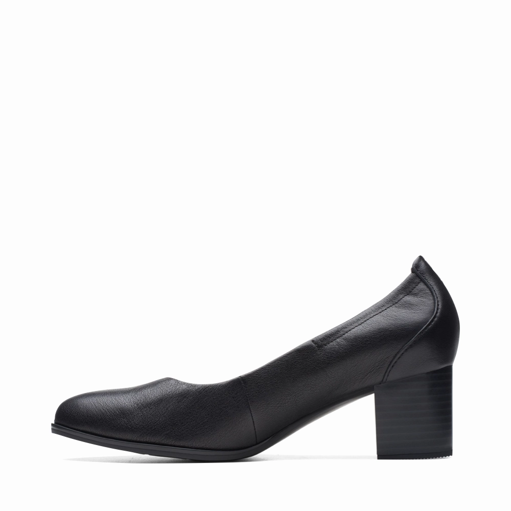 Museum Opening Feel Prime Clarks Women's Loken Step Leather Heeled Pump in Black