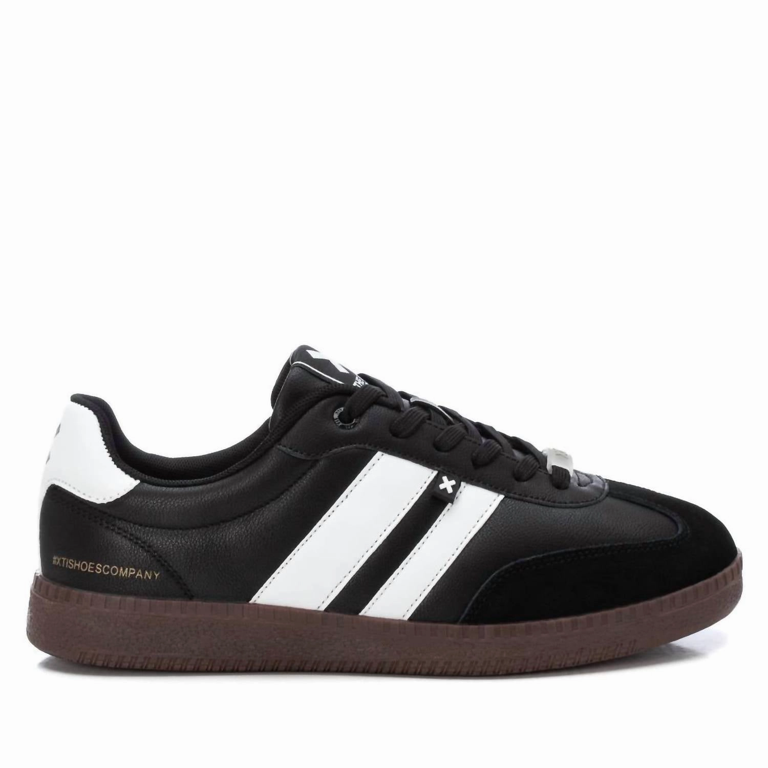 Men's Casual Sneakers In Black snug - fit shoes