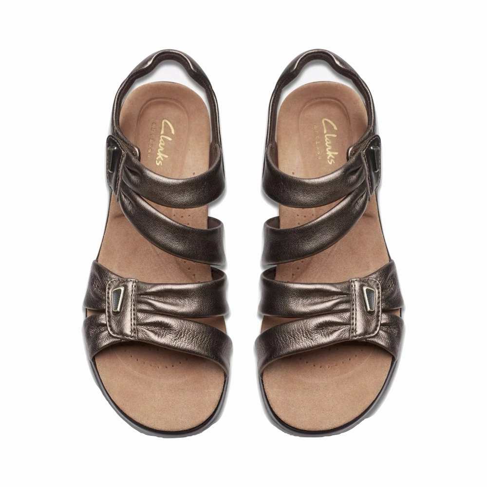 Modern Design Clarks Women's Kitly Ave Sandal in Bronze