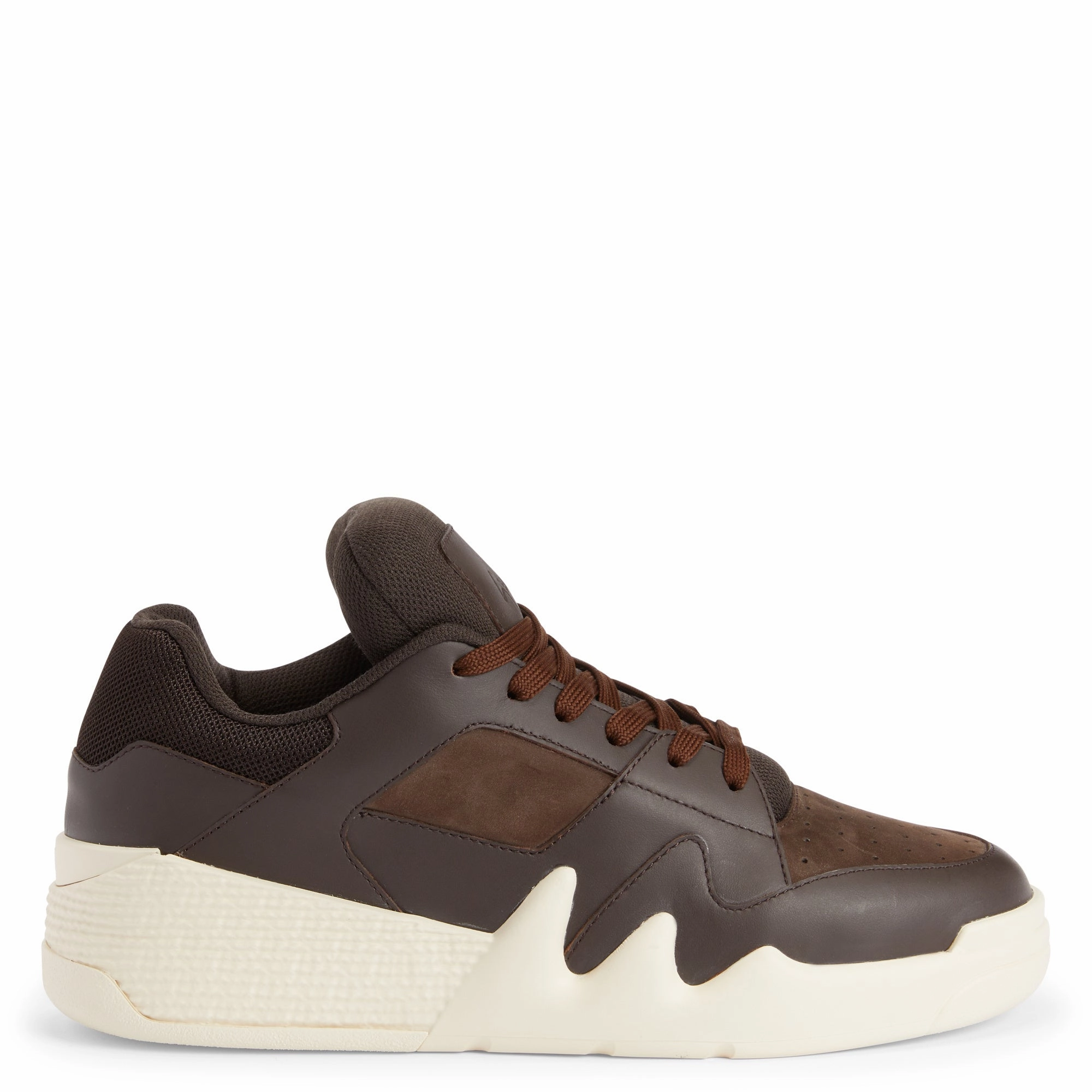 Giuseppe Zanotti Talon running in rainy weather running in a cantilever bridge area shoes