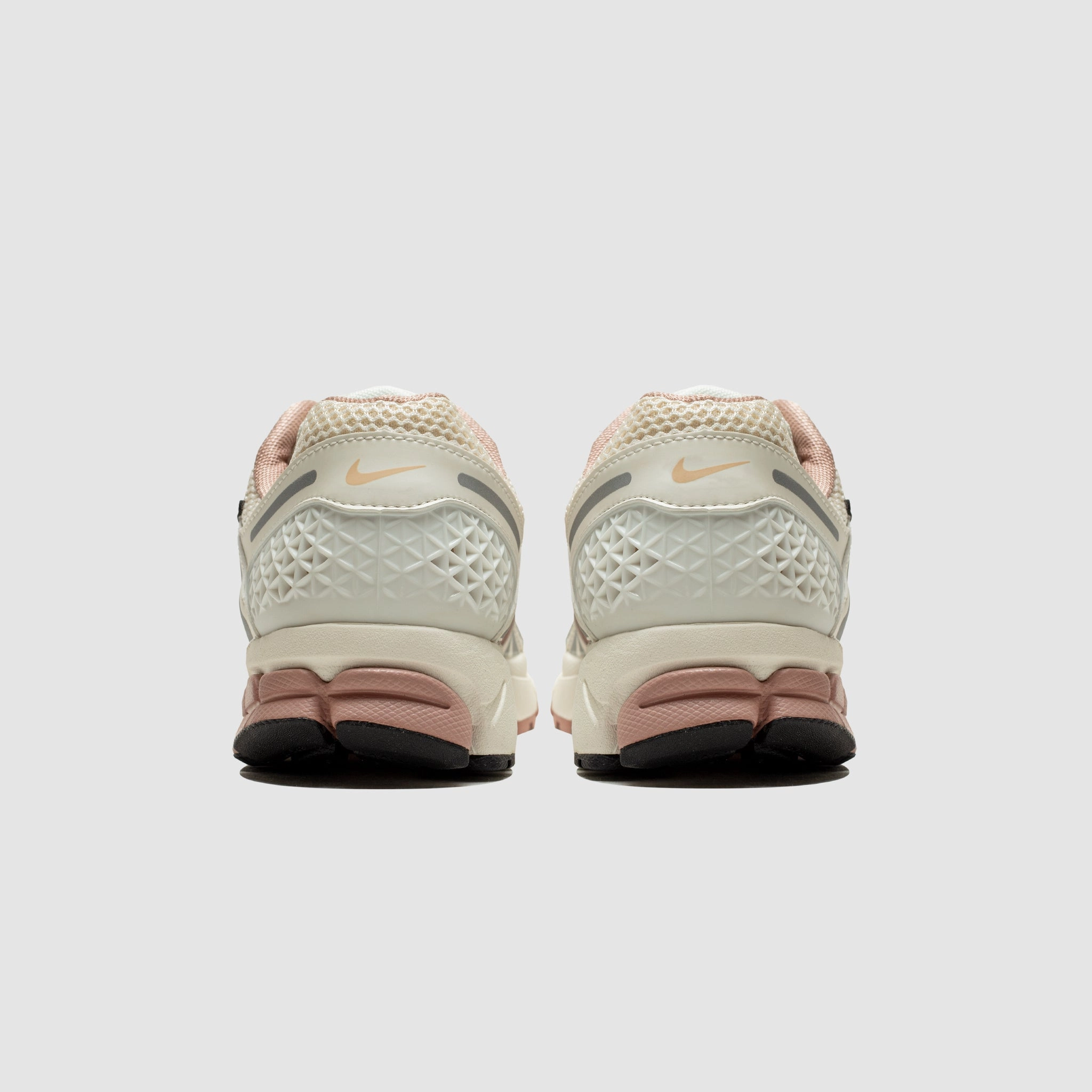 Iconic shock absorption WMNS ZOOM VOMERO 5 "PARTICLE PINK"