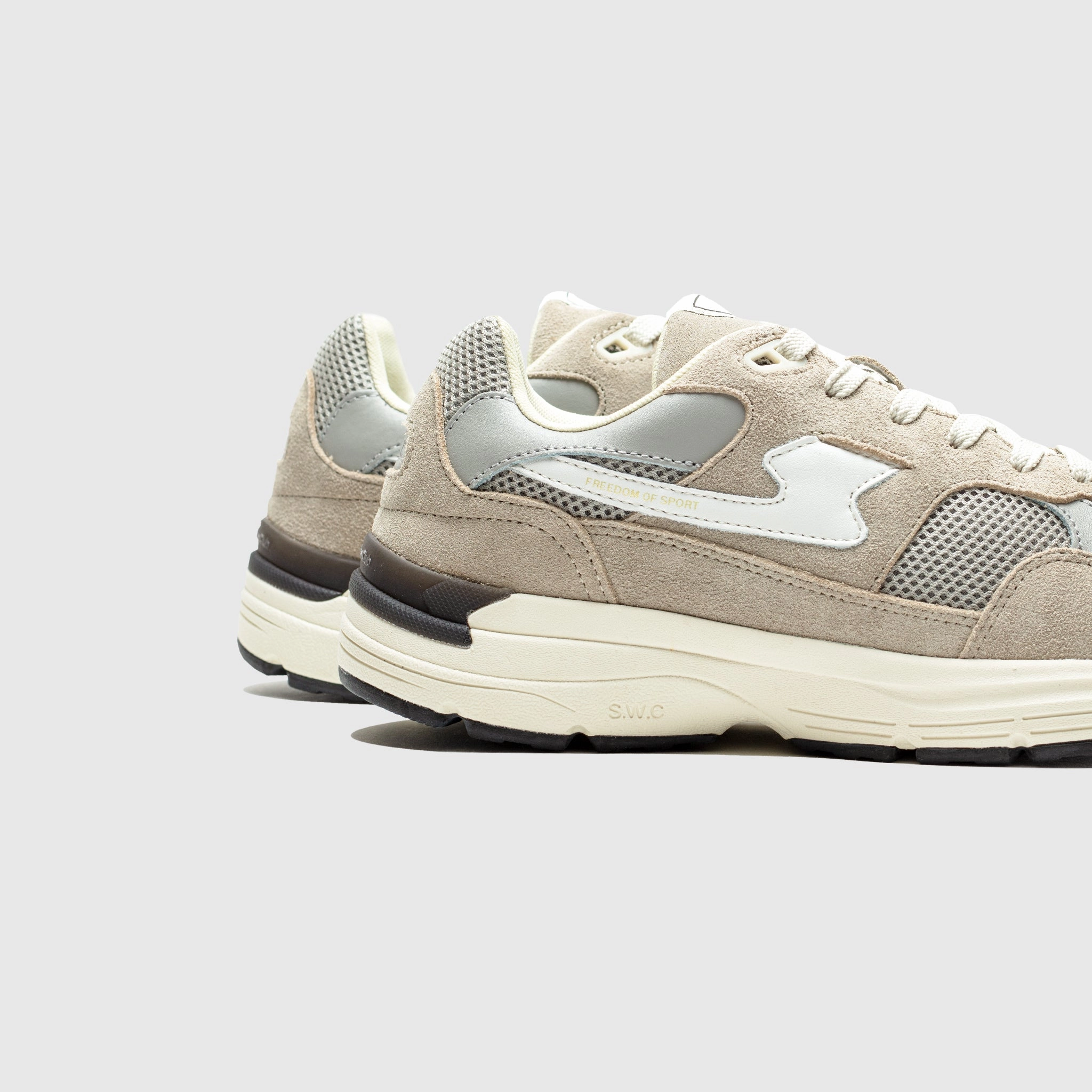 AMIEL S-STRIKE Flexible Midsole Ventilated Tongue