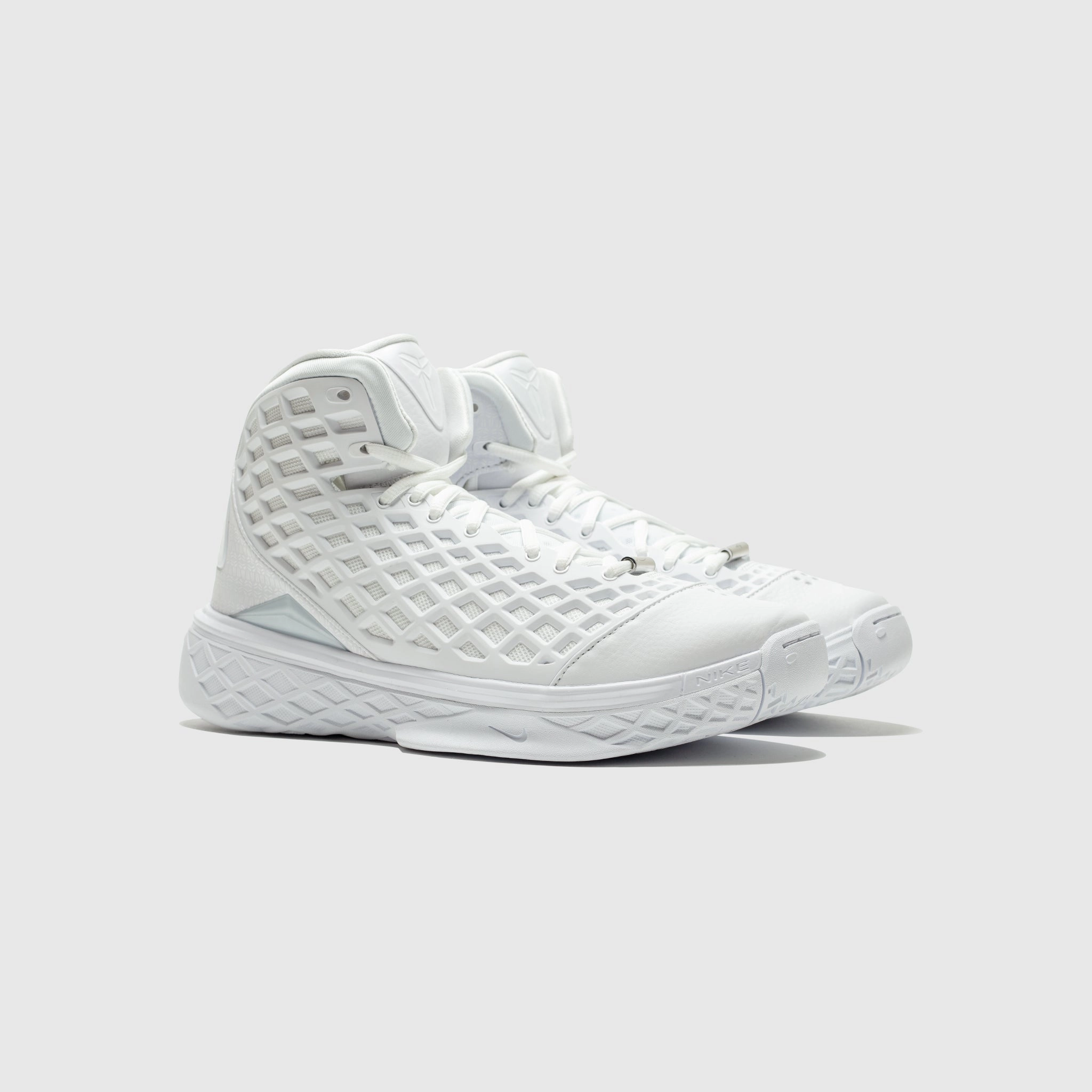 KOBE III PROTRO "HALO" Cushioned performance Dual Tone