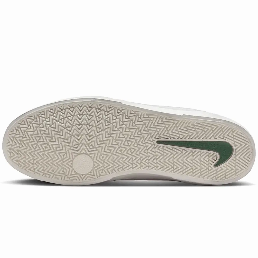 Compression Fit Dynamic silhouette Nike SB Malor Shoe