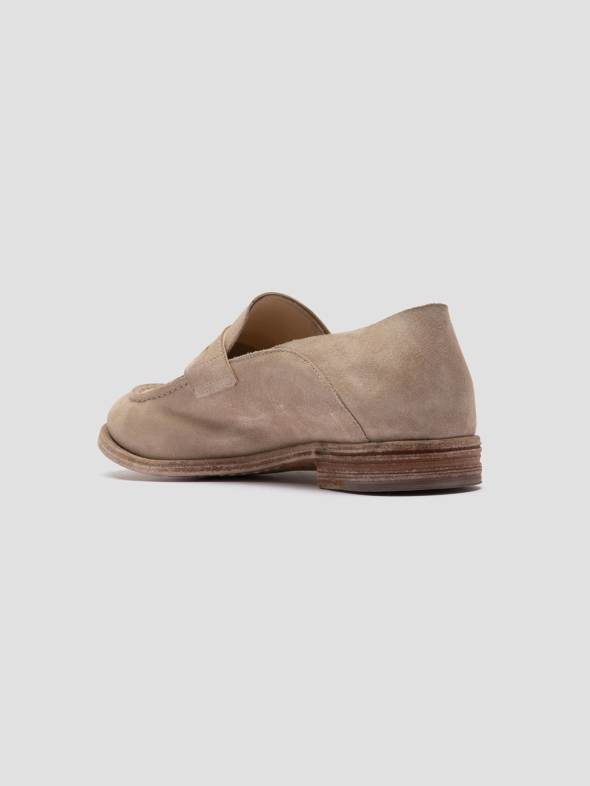 LEXIKON 516 - Beige Suede Loafers Look Good