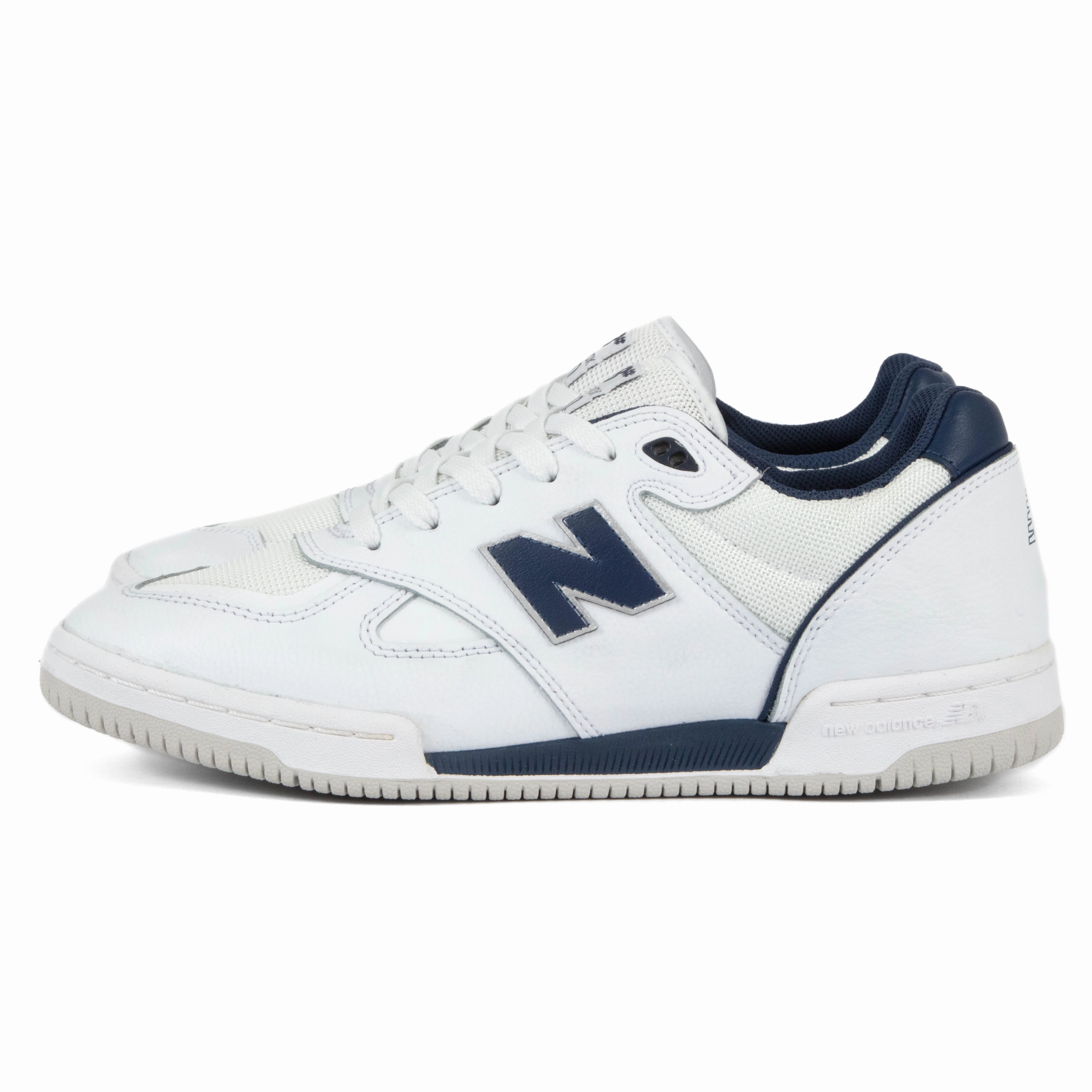 running in an overpass area shoes New Balance - 600 TTN (White/Blue)