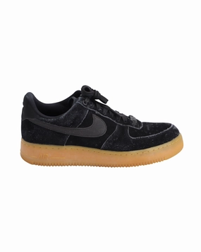 Nike Air Force 1 07 LV8 in Black Gum Suede Quick Fit balanced - life