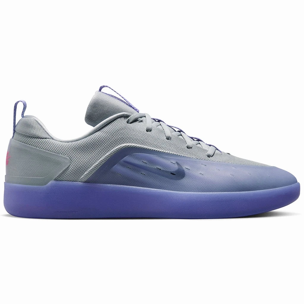 Nike SB Zoom Nyjah 4 Bold Look Abrasion Resistant Toe