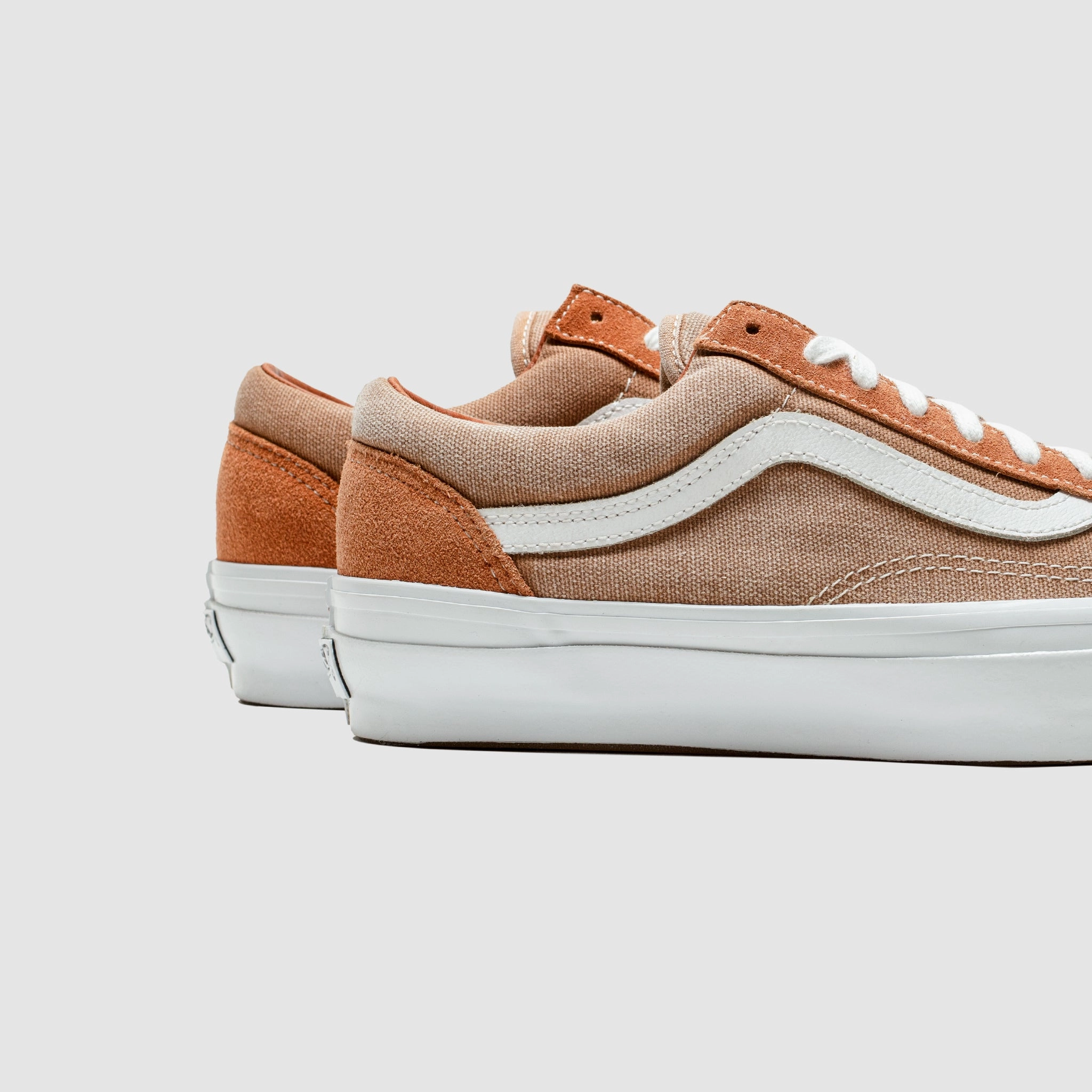 OLD SKOOL 36 LX "WASHED TAN" Versatile Look