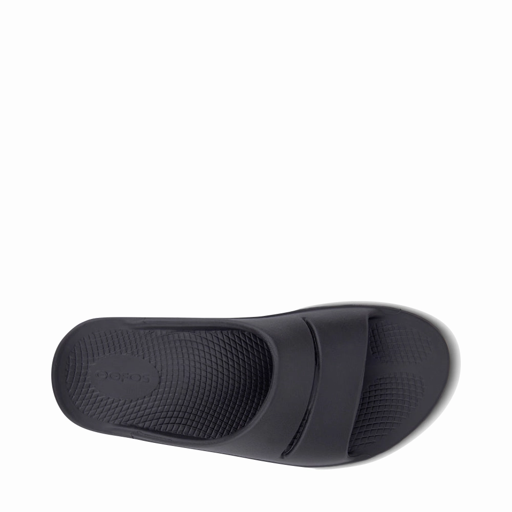 OOfos OOahh Slide Sandal in Black Weekend Ease Sole Traction