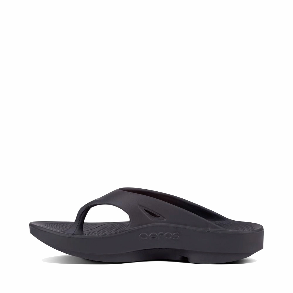 OOfos OOriginal Thong Sandal in Black Drive Mood breathable materials