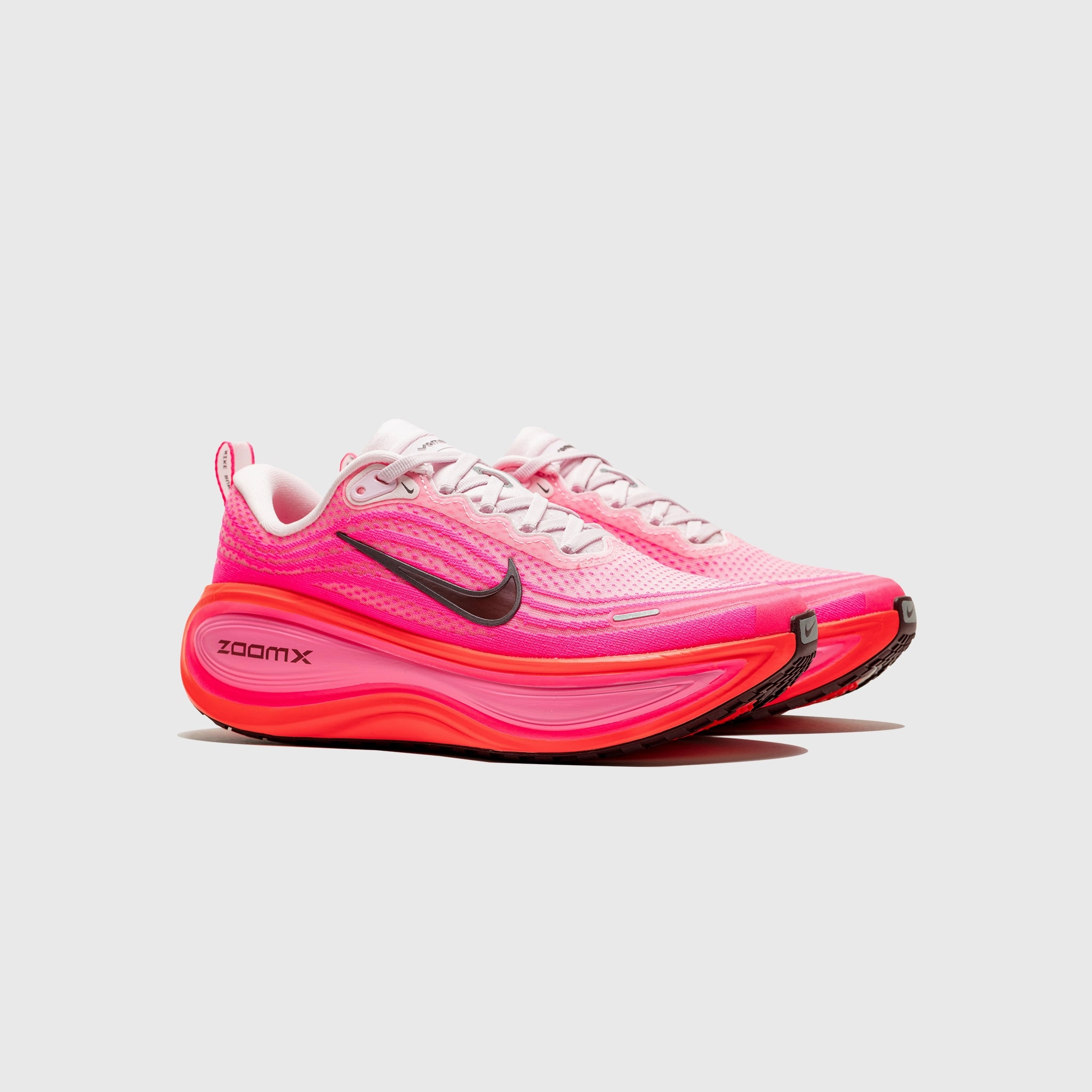 WMNS VOMERO PLUS "HYPER PINK" Luxurious design
