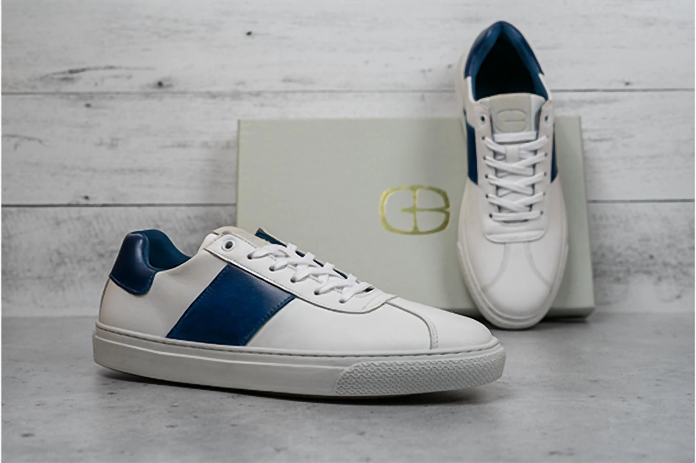 foot - protection Odor   Resistant Men's The Jolt Sneaker In White/royal