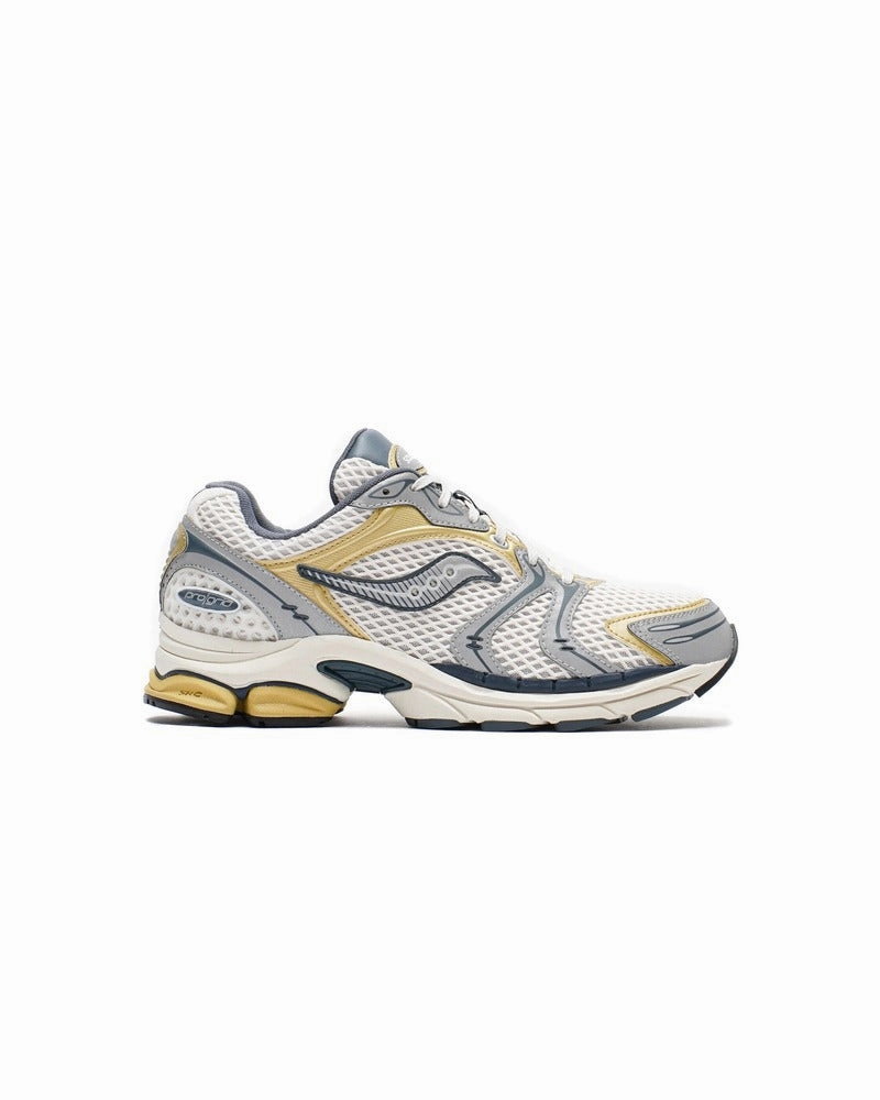 Adaptable to different foot shapes Saucony ProGrid Triumph 4 Fabricated Future
