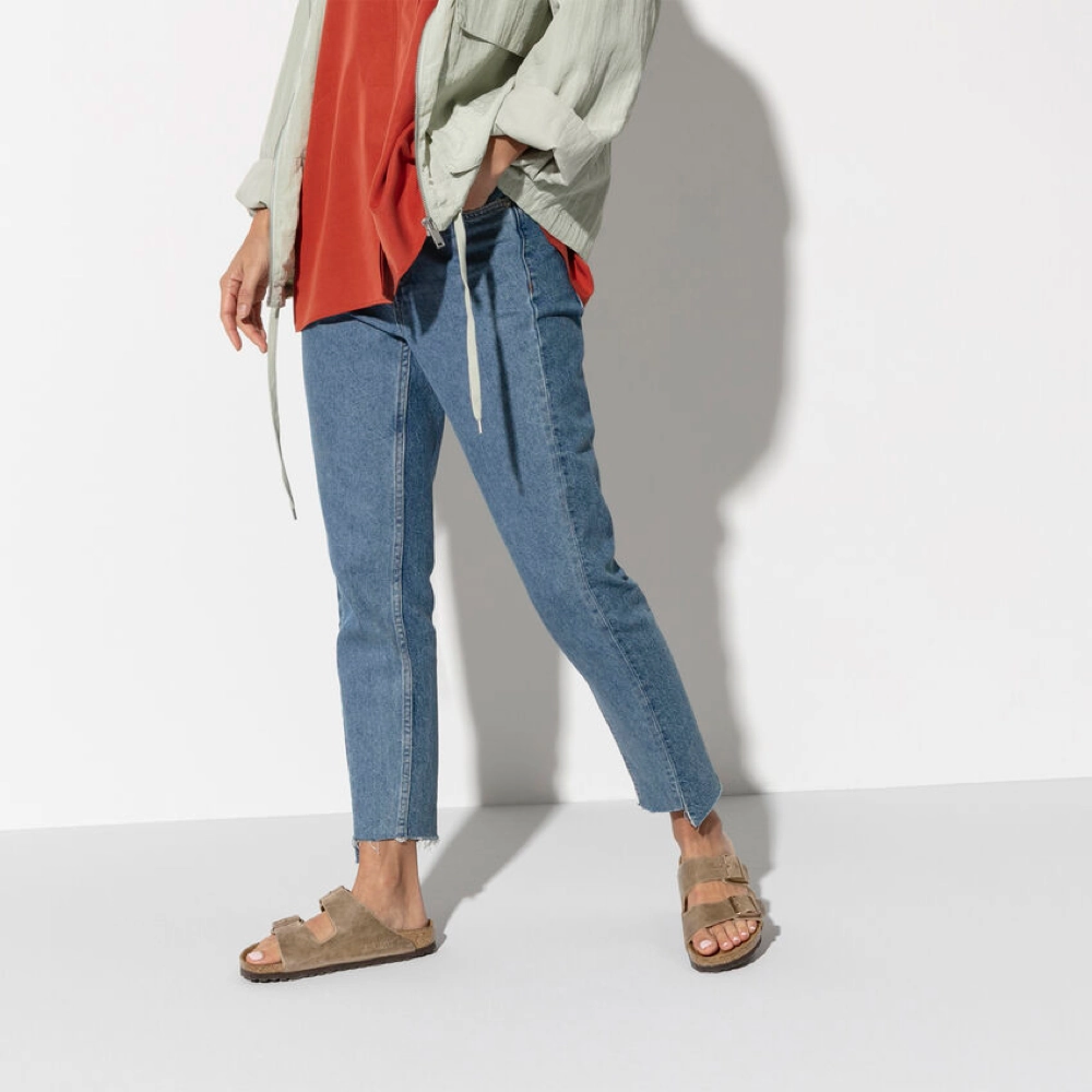 Birkenstock Arizona Oiled Leather Soft Footbed Sandal in Tobacco Brown Wide fit Casual Sandals