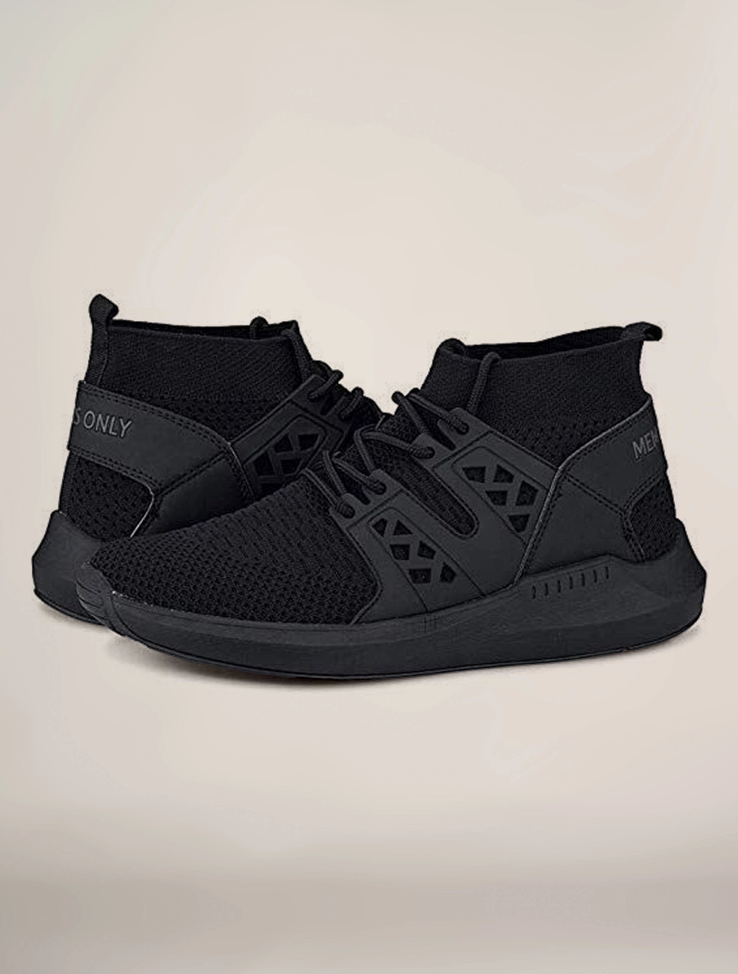 Men's Knit Sock Mono Fashion Sneaker indoor running shoe features