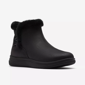 Walk-Ready Shoes Clarks Women's Breeze Fur Boot in Black Combination