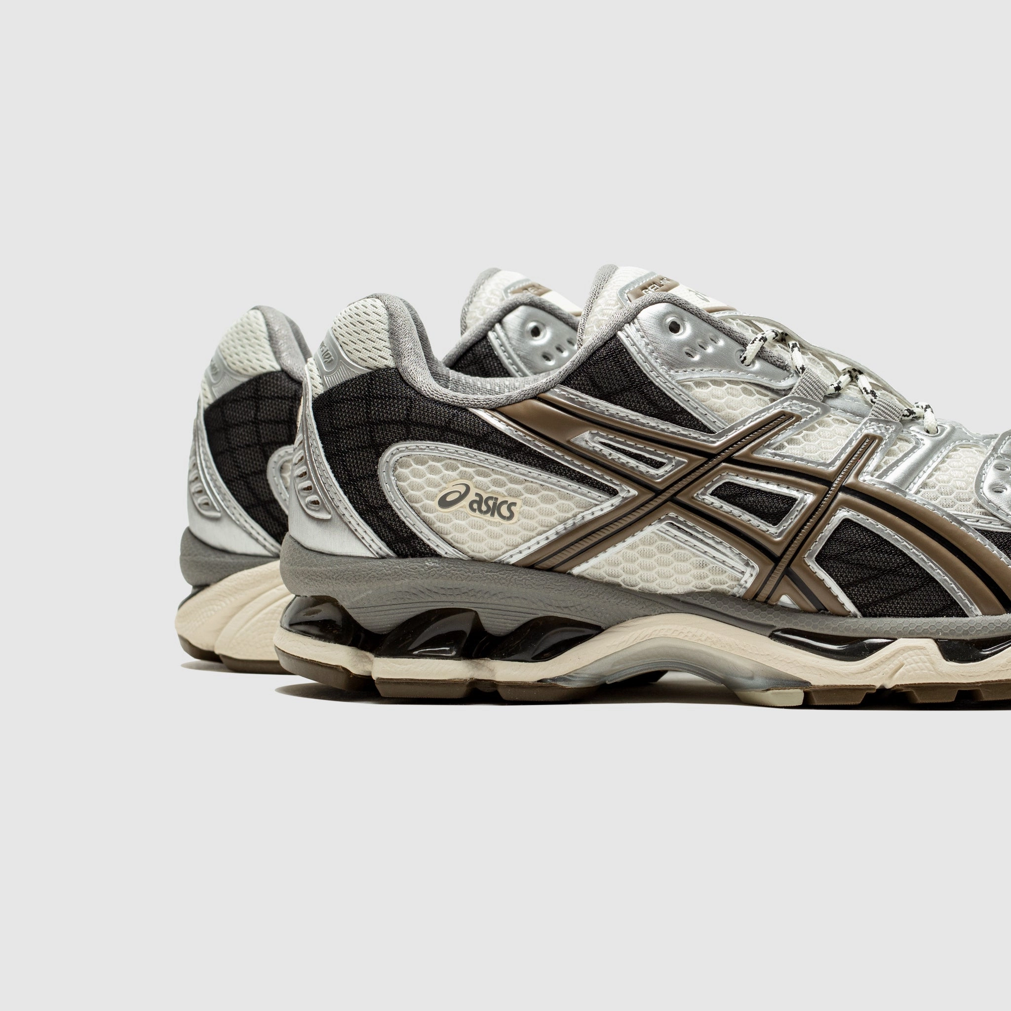 GEL-NIMBUS 10.1 "CREAM PURE SILVER" Matte Finish City Vibe