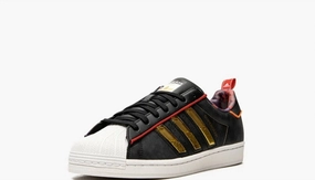 Men's Superstar Chinese New Year Of Ox Shoes In Gold/black low - maintenance