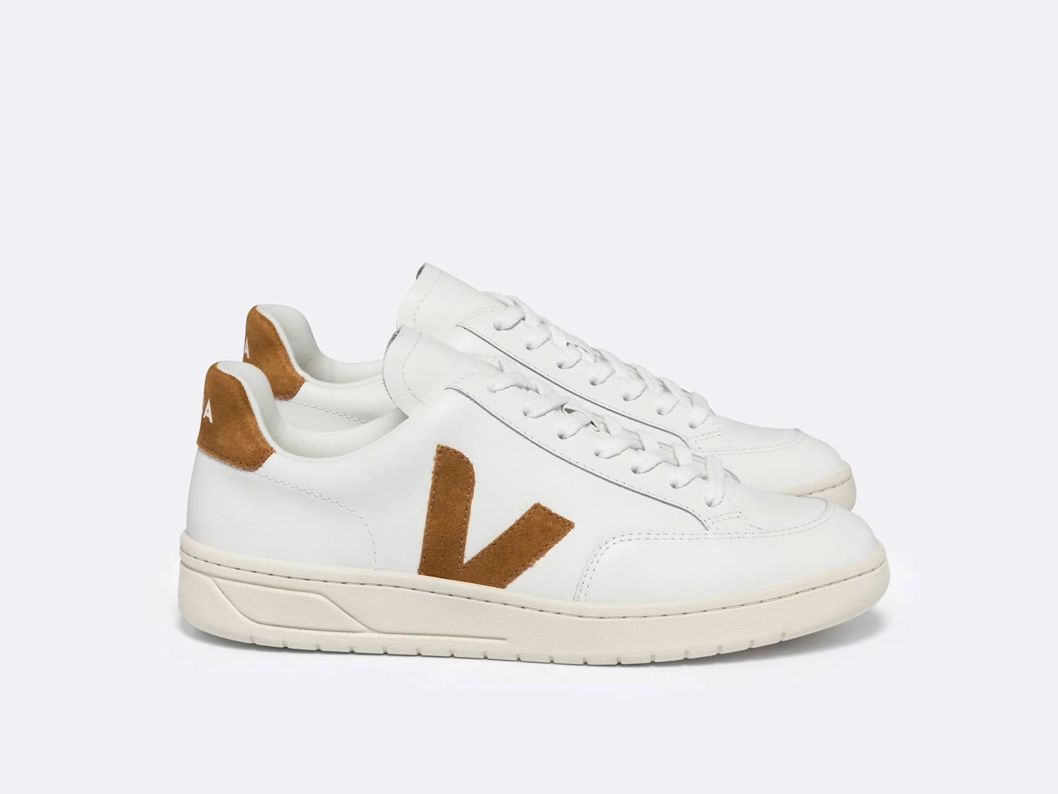 Traction Control Men's V-12 Leather Sneakers In Extra White / Camel