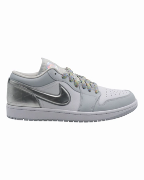trail gear wide - fit comfort Nike Air Jordan 1 Low SE "Tear Away"  Sneakers in Silver Leather