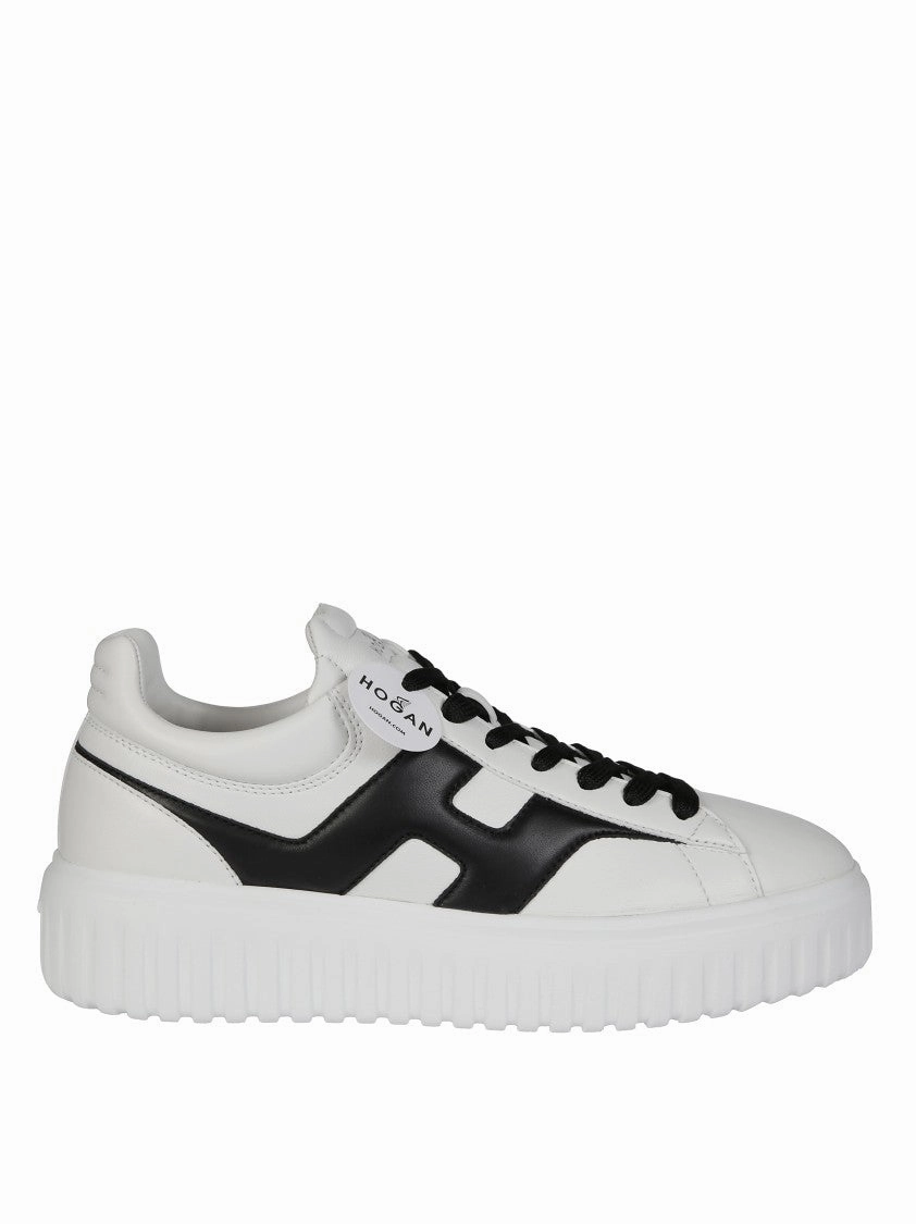White Sneakers With Contrasting Black Accents ultimate - running