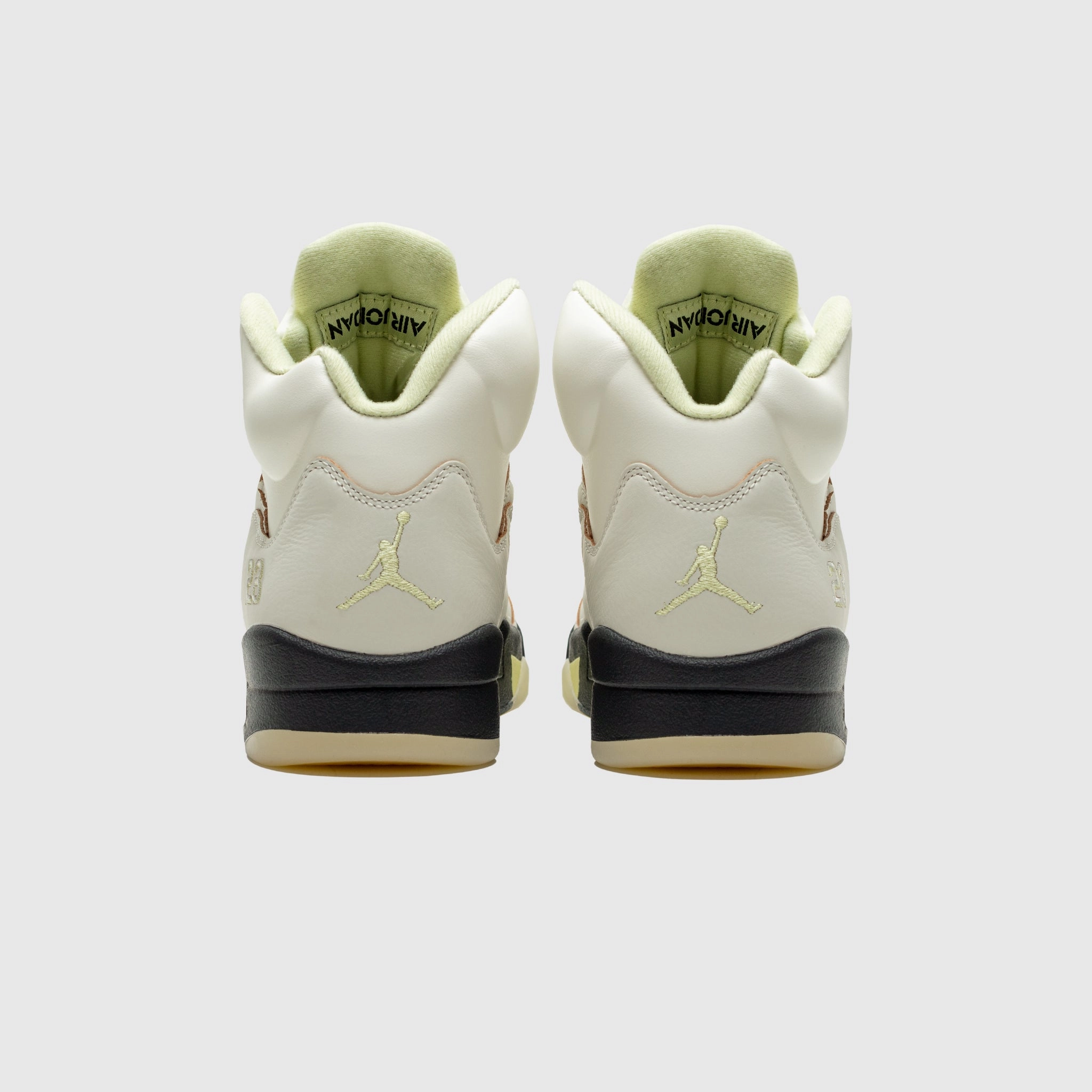 Flexible Midsole Design WMNS AIR JORDAN 5 RETRO "LUMINOUS GREEN"
