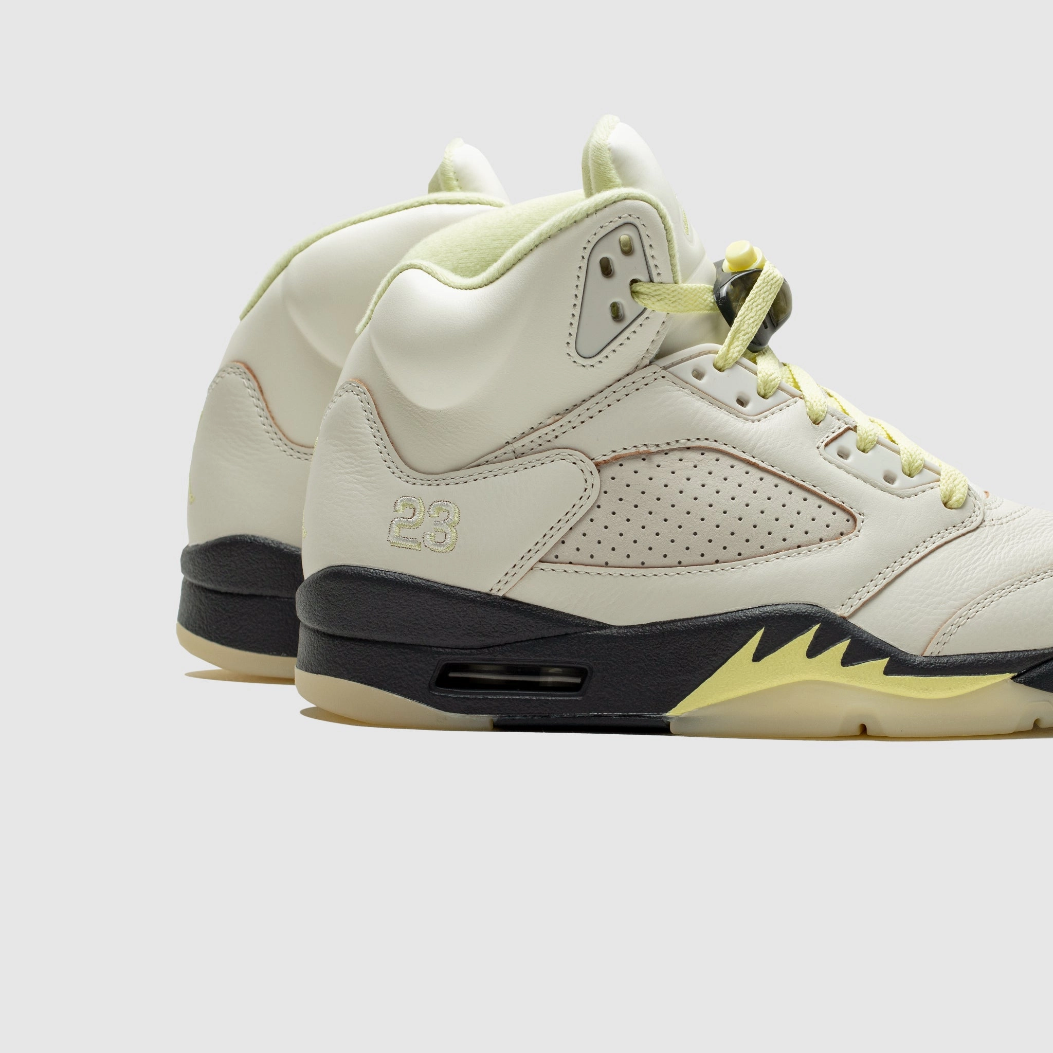 WMNS AIR JORDAN 5 RETRO "LUMINOUS GREEN" Lightweight Feel