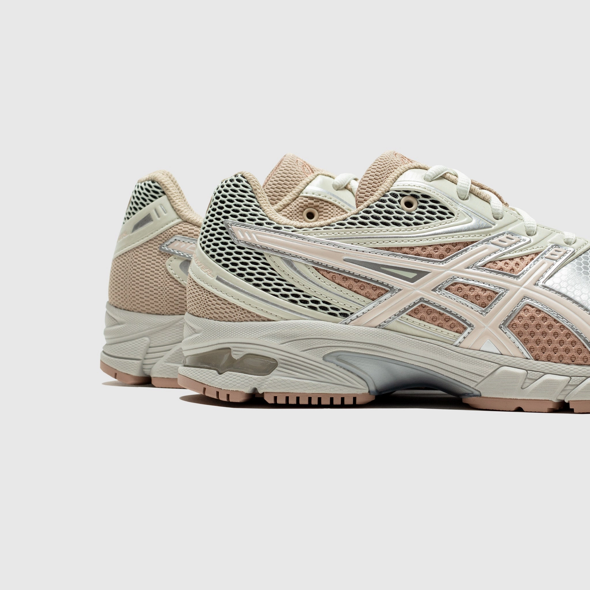 GEL-DS TRAINER 14 Adaptive Traction