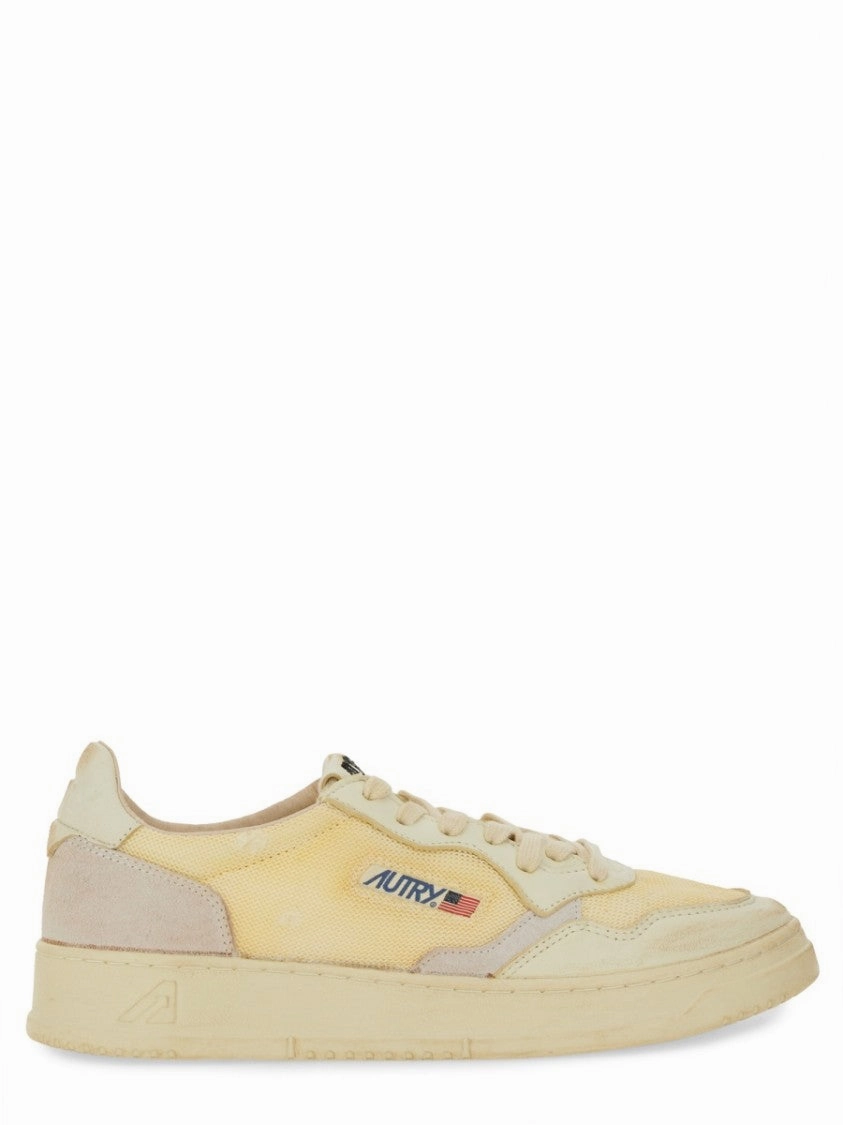 running in a temperate area Medalist Low Super Vintage Sneakers