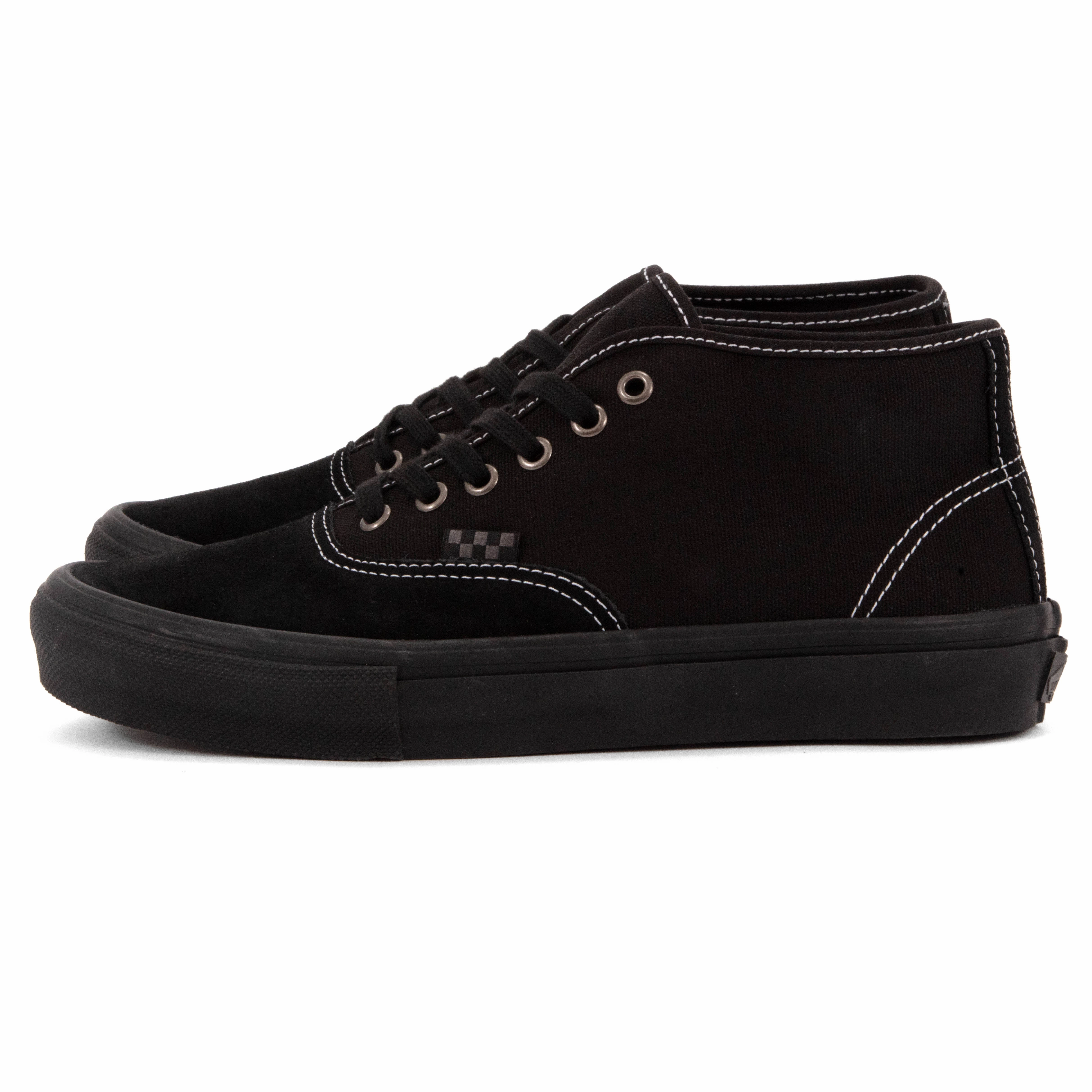 running on a track oval Vans - Skate Authentic Mid (Blackout)