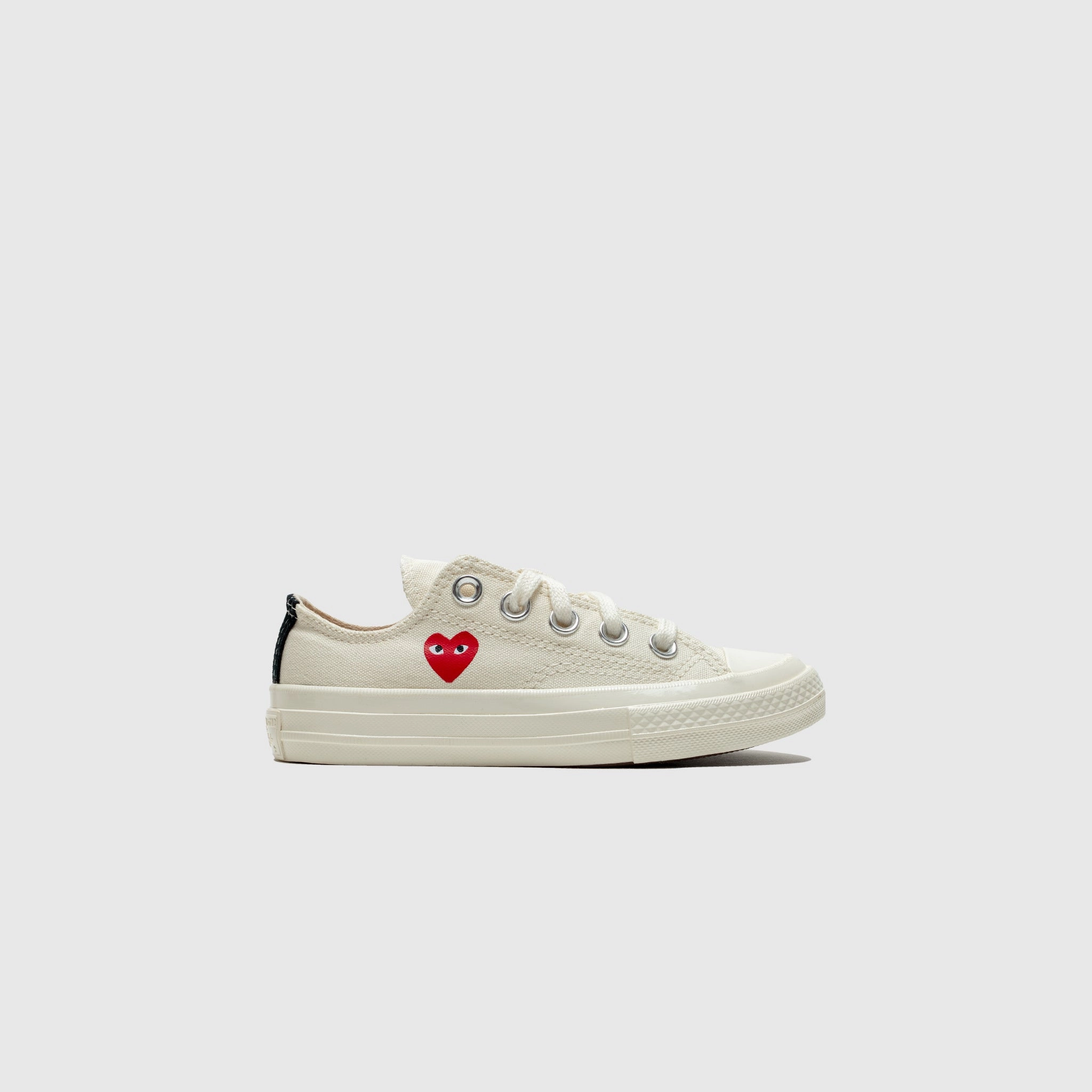 CHUCK TAYLOR ALL-STAR '70 LOW (KIDS) "MILK SINGLE HEART" Stylish grip
