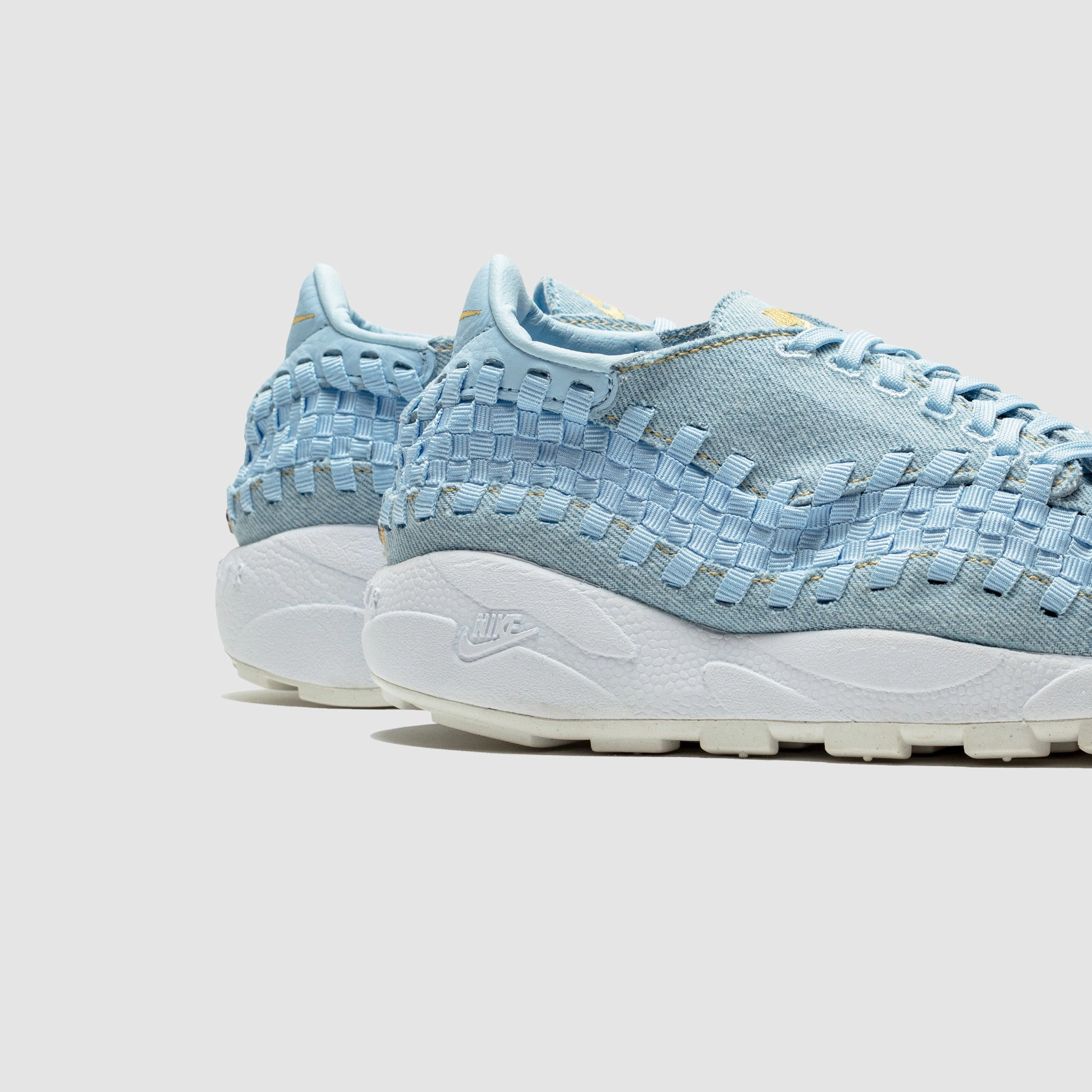 WMNS AIR FOOTSCAPE WOVEN "LIGHT DENIM" Shock-absorbent cushioning Seam Free Interior