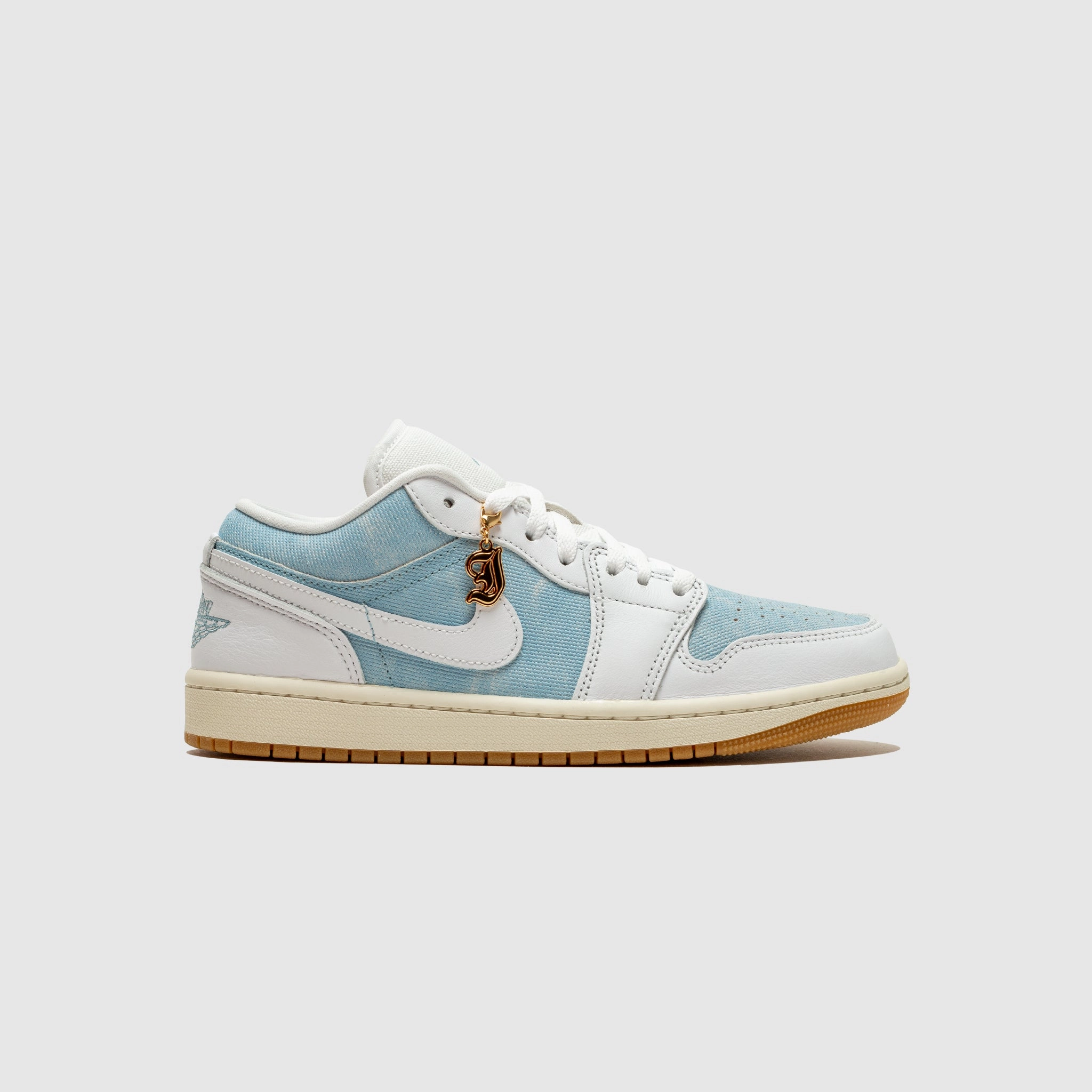 WMNS AIR JORDAN 1 LOW SE "WORN BLUE" Essential Fit