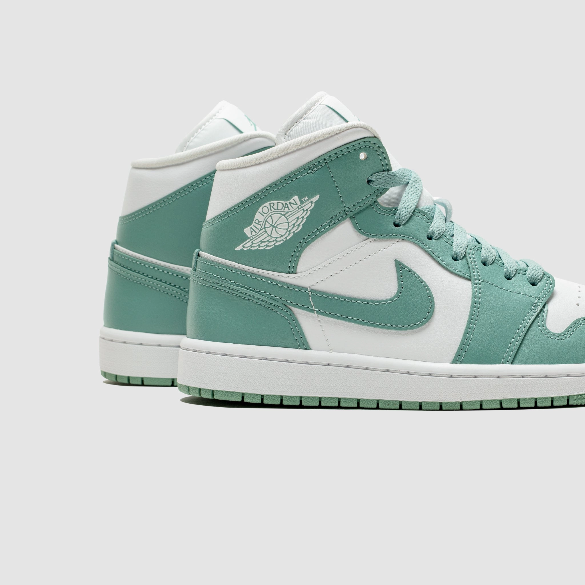 Lightweight Ease WMNS AIR JORDAN 1 MID "CANNON"