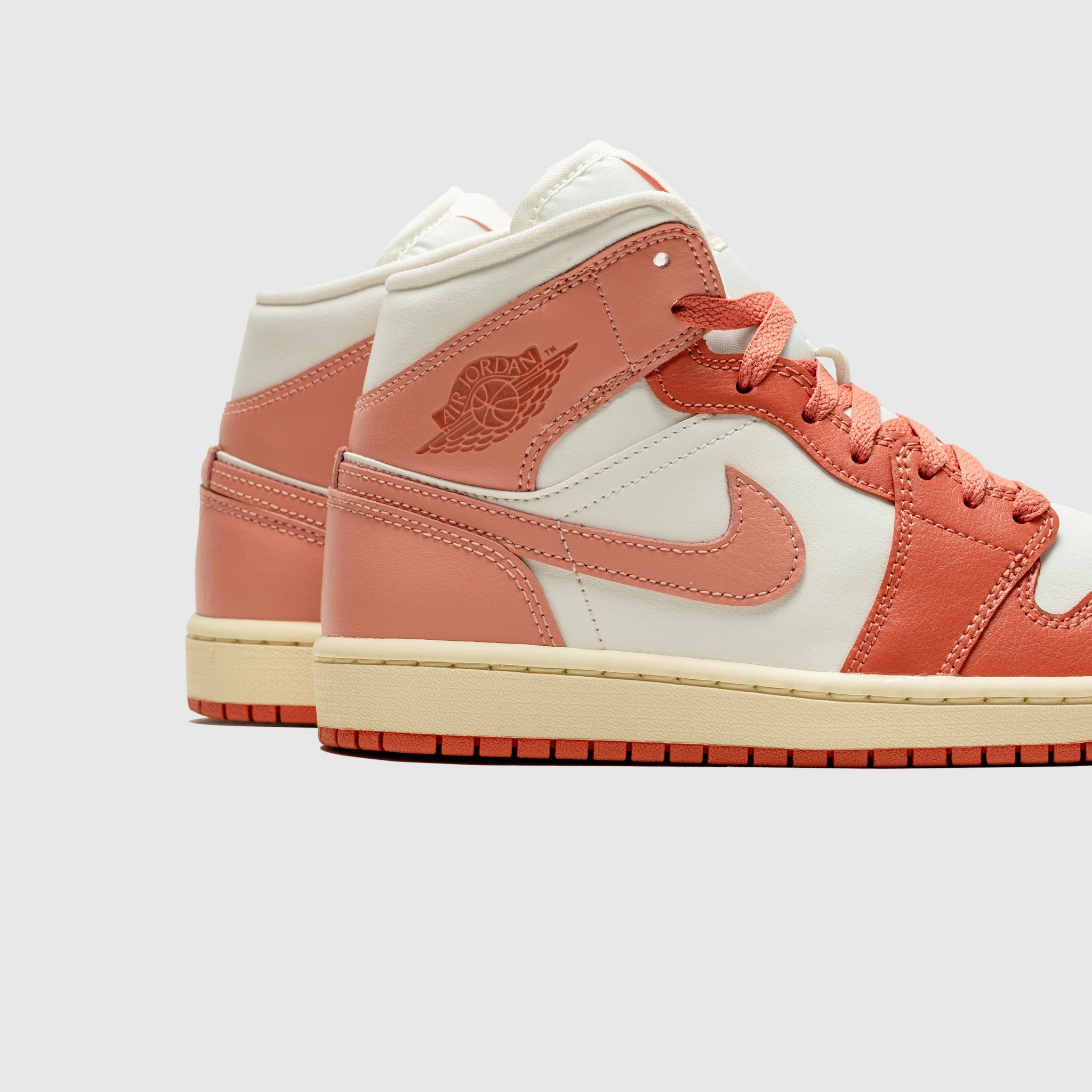 Fresh materials WMNS AIR JORDAN 1 MID "LIGHT MADDER ROOT"