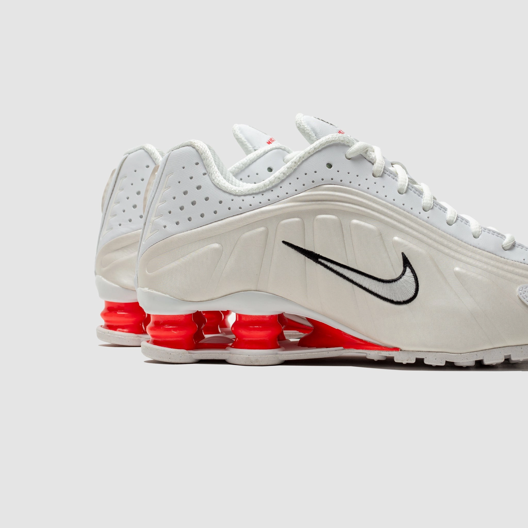 Flexible Groove Tech High Arch WMNS SHOX R4 "PHANTOM"