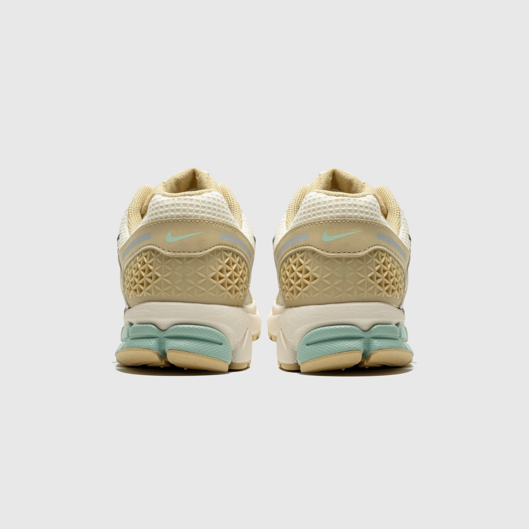Ankle Cushioning ZOOM VOMERO 5 SE "TEAM GOLD"